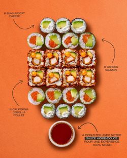 Plateau de sushis variés avec avocat, saumon et poulet, accompagné de sauce aigre-douce au restaurant japonais Côté Sushi Poî