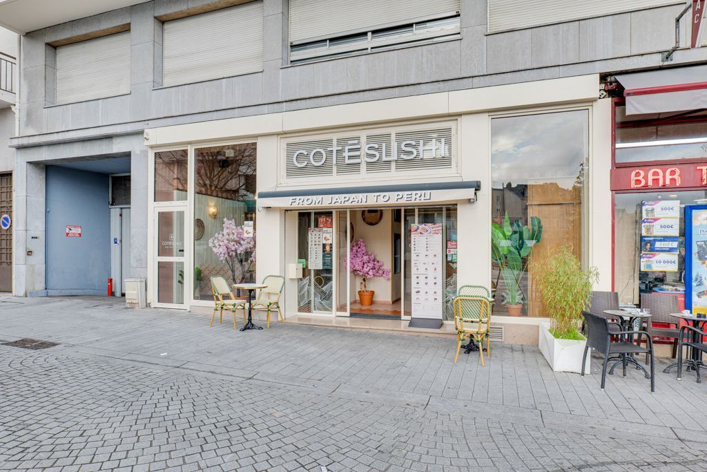 Façade de Côté Sushi Limoges, restaurant japonais proposant sushi à emporter et livraison.