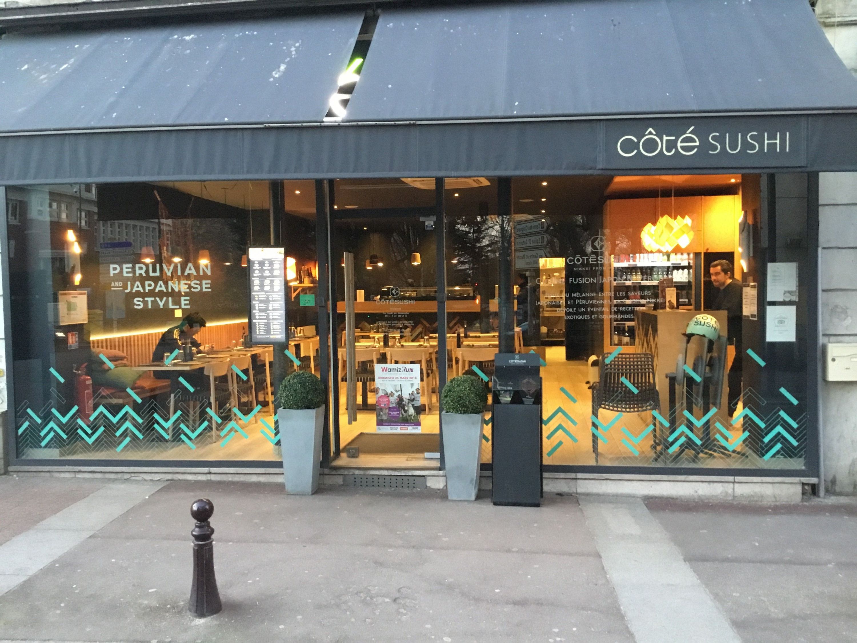 Façade du restaurant Côté Sushi Nogent avec large vitrine et décor intérieur, spécialisé en cuisine japonaise et péruvienne